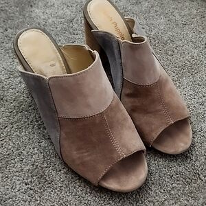 Hush puppies slides/heels suede